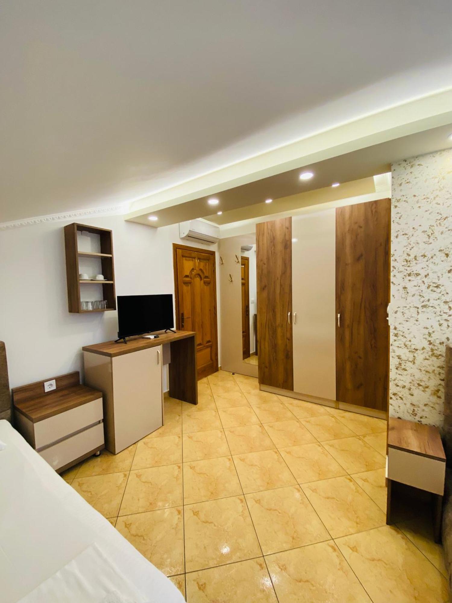 Apart Hotel Llolla Улцинь Екстер'єр фото