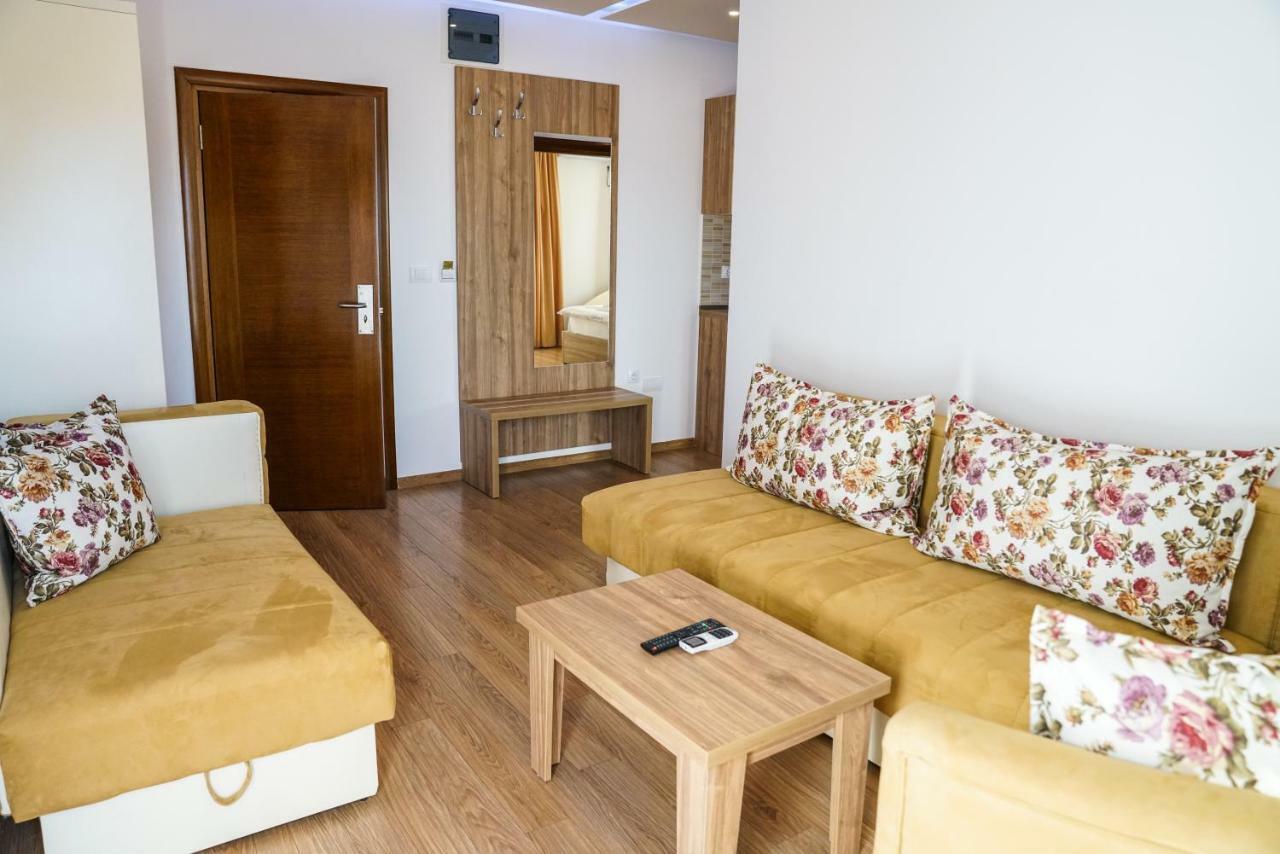 Apart Hotel Llolla Улцинь Екстер'єр фото